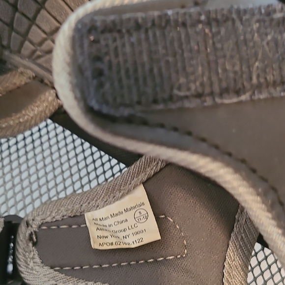 Kids Black and Gray Sandals Size 11/12 EUC Easy Open And Close Straps - Picture 8 of 10